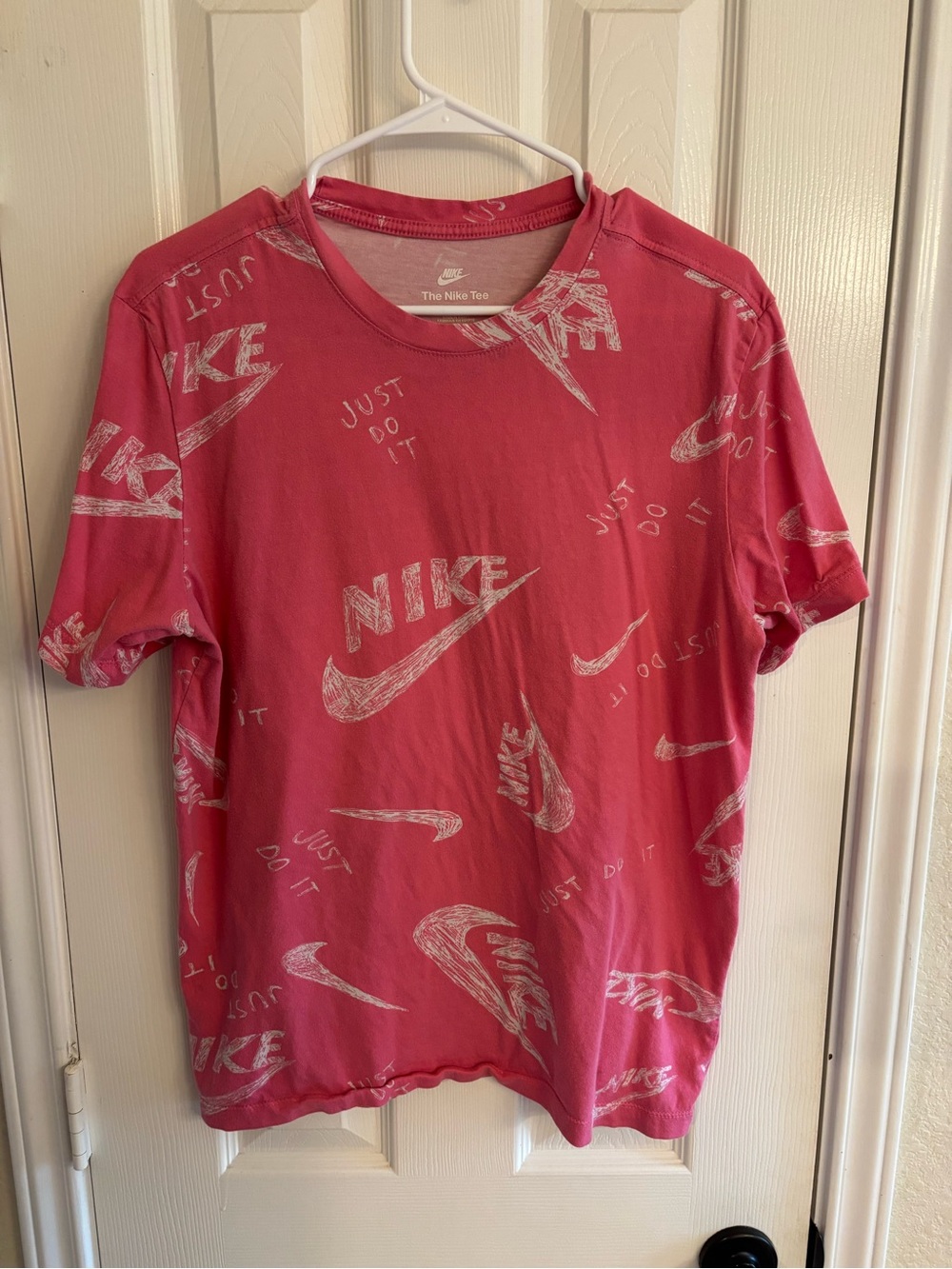 Nike The Nike Tee Men’s Medium Red All Over Print Just Do It Swoosh T-Shirt